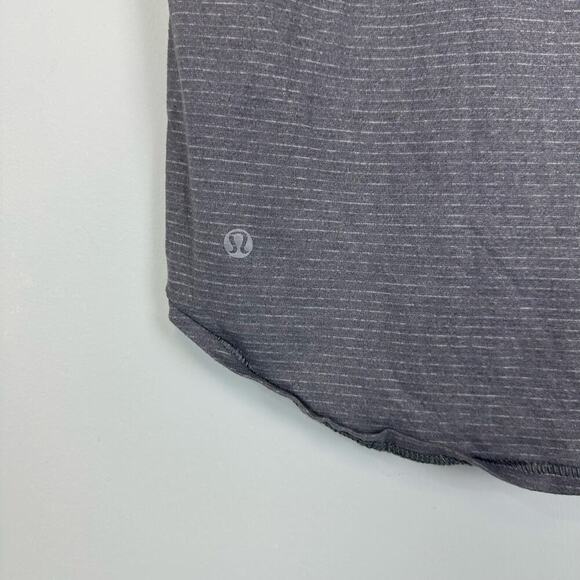 Lululemon Leopard Print Short Sleeve T-Shirt Gray Sz S/M Pocket Athleisure Gym - Picture 4 of 8